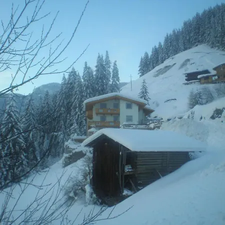 In With Mountain Views, Parking & Balcony Appartement Hippach