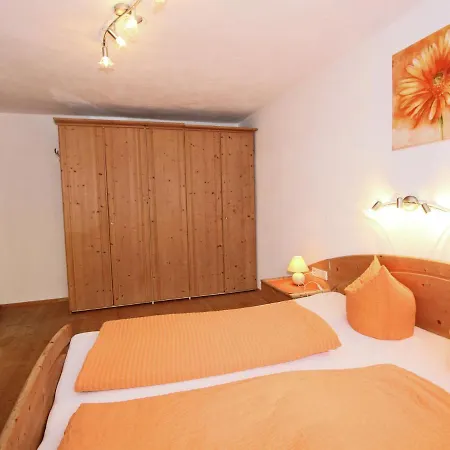 In With Mountain Views, Parking & Balcony Appartement Hippach